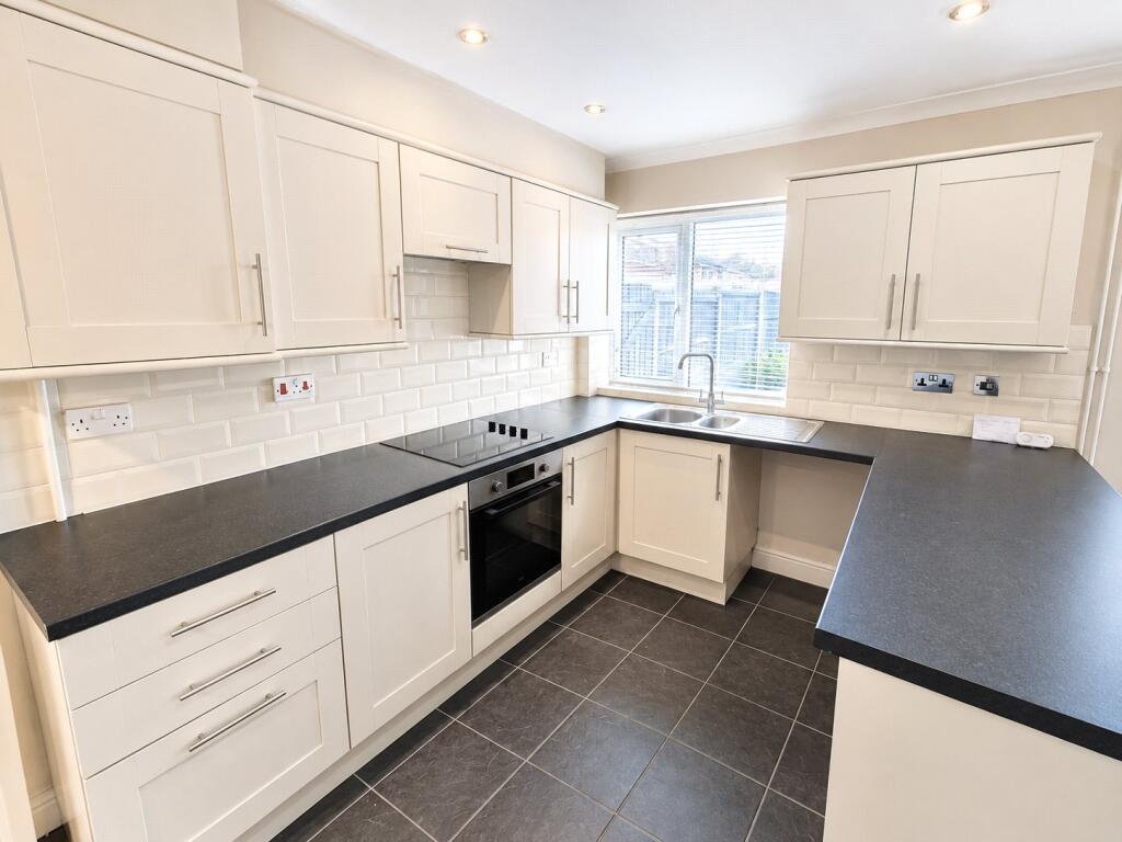 3 bed End of Terrace for rent in Major's Green. From Black & Golds Estate Agents - Solihull 3 bed End of Terrace for rent in Major's Green. From Black & Golds Estate Agents - Solihull