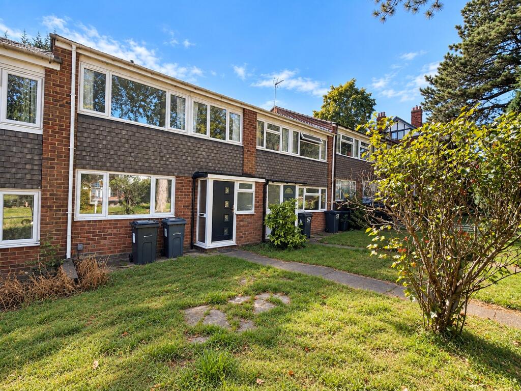 3 bed Mid Terraced House for rent in Major's Green. From Black & Golds Estate Agents - Solihull