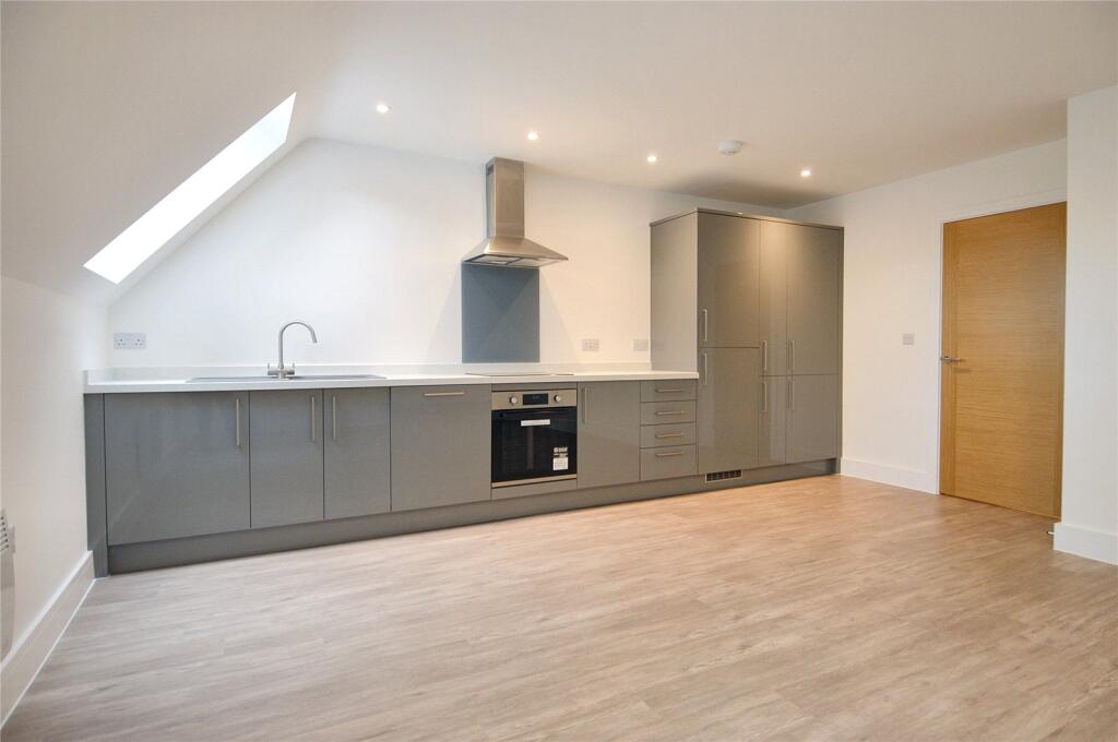 2 bed Apartment for rent in Solihull. From Black & Golds Estate Agents - Solihull 2 bed Apartment for rent in Solihull. From Black & Golds Estate Agents - Solihull