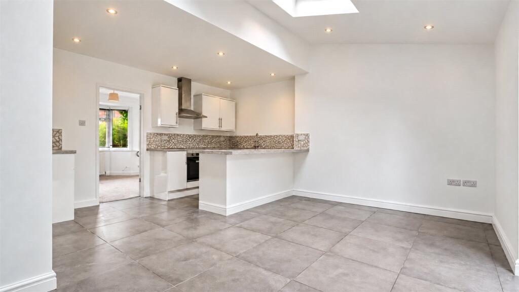 3 bed Semi Detached for rent in Solihull. From Black & Golds Estate Agents - Solihull 3 bed Semi Detached for rent in Solihull. From Black & Golds Estate Agents - Solihull