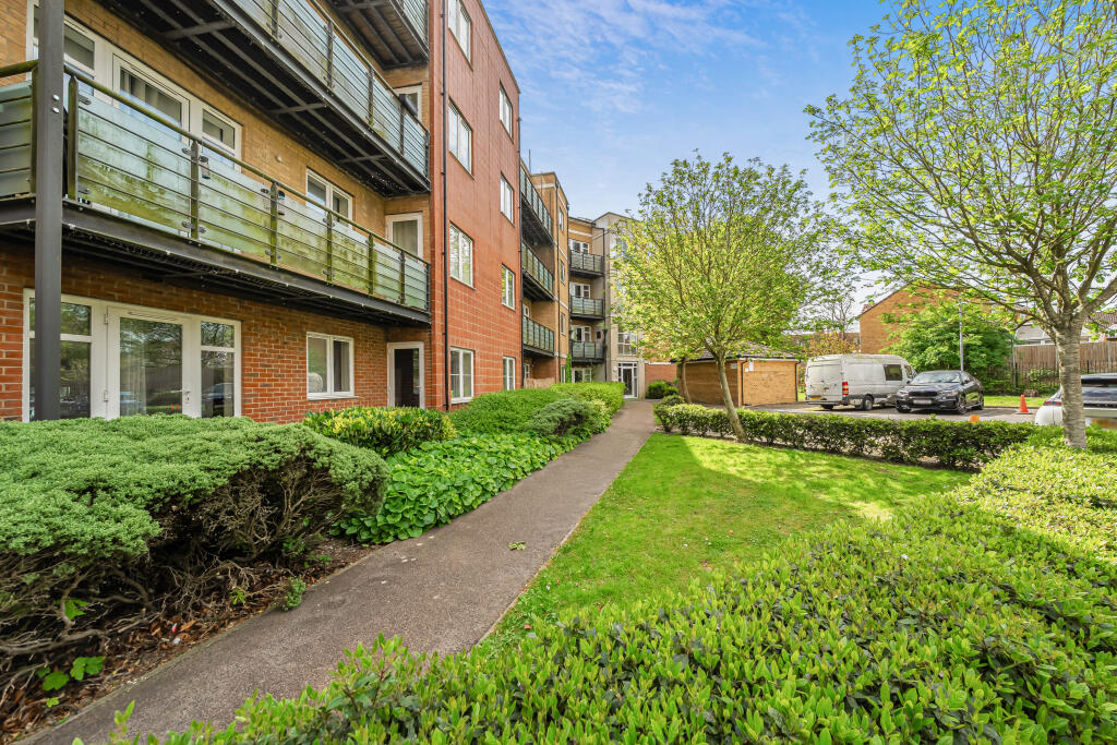 3 bed 1st Floor Flat for rent in Houghton Regis. From bpha - bpha