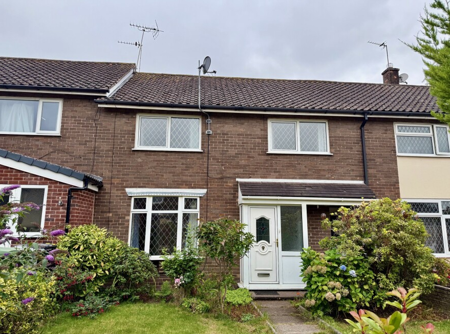 3 bed Mid Terraced House for rent in Handforth. From Bridgfords Lettings - Alderley Edge