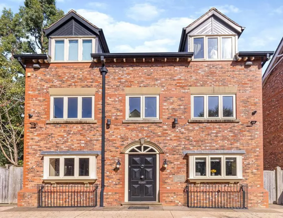 5 bed Detached for rent in Alderley Edge. From Bridgfords Lettings - Alderley Edge