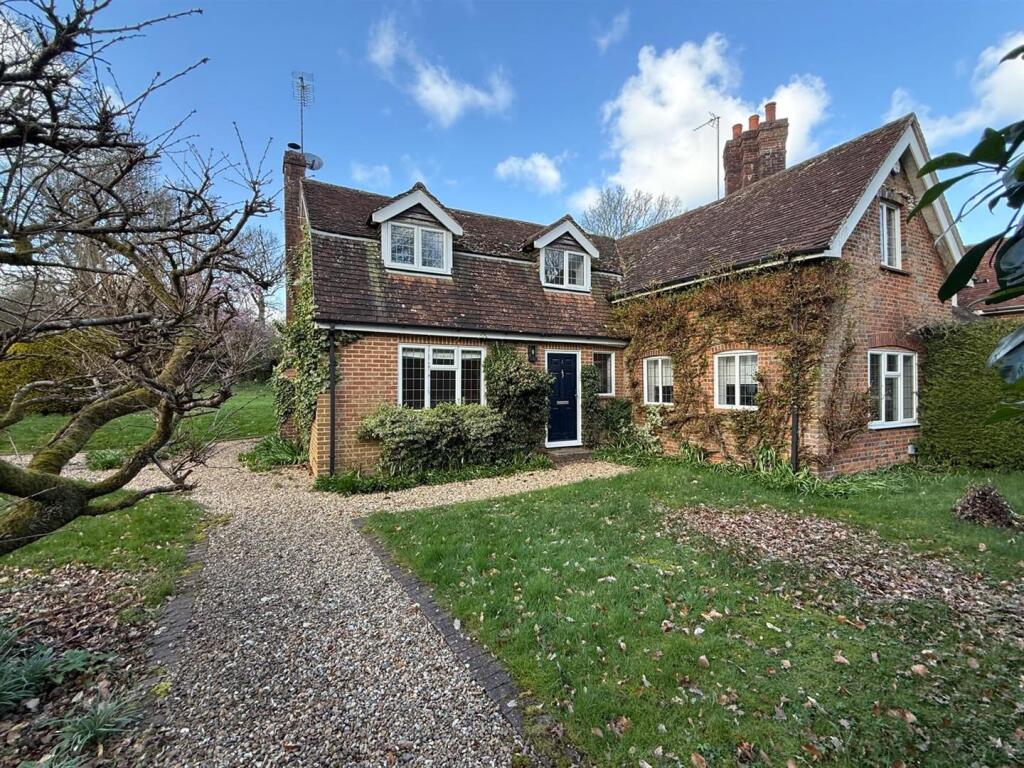 3 bed Detached for rent in Oakley. From Brockenhurst Estate Agents - Ludgershall