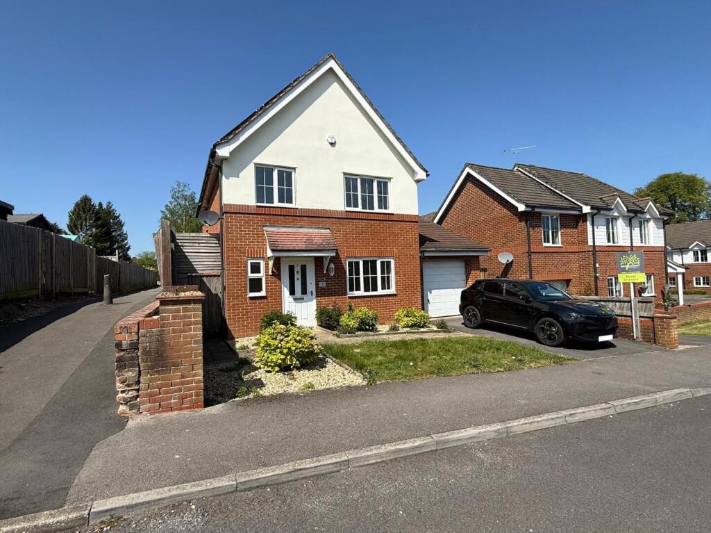 4 bed Detached for rent in Tidworth. From Brockenhurst Estate Agents - Ludgershall
