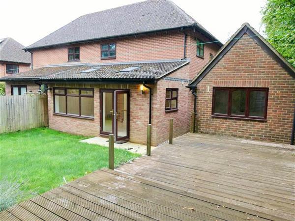 3 bed Semi Detached for rent in Overton. From Brockenhurst Estate Agents - Ludgershall 3 bed Semi Detached for rent in Overton. From Brockenhurst Estate Agents - Ludgershall