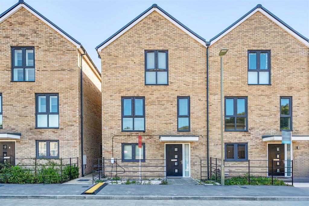 4 bed End of Terrace for rent in . From Brockenhurst Estate Agents - Ludgershall 4 bed End of Terrace for rent in . From Brockenhurst Estate Agents - Ludgershall