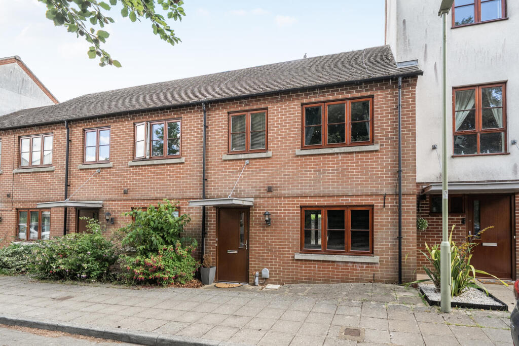 3 bed Mid Terraced House for rent in Sherborne St John. From Brockenhurst Estate Agents - Ludgershall