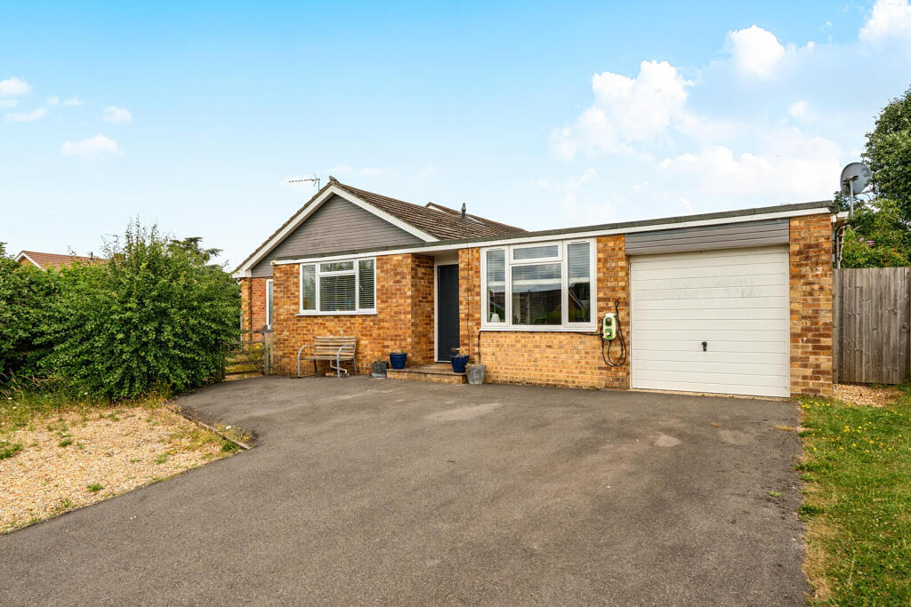 4 bed Bungalow for rent in Oakley. From Brockenhurst Estate Agents - Ludgershall 4 bed Bungalow for rent in Oakley. From Brockenhurst Estate Agents - Ludgershall