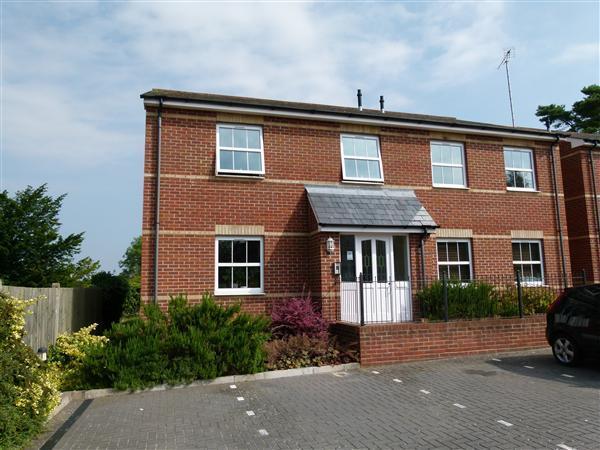 1 bed Apartment for rent in Whitchurch. From Brockenhurst Estate Agents - Ludgershall