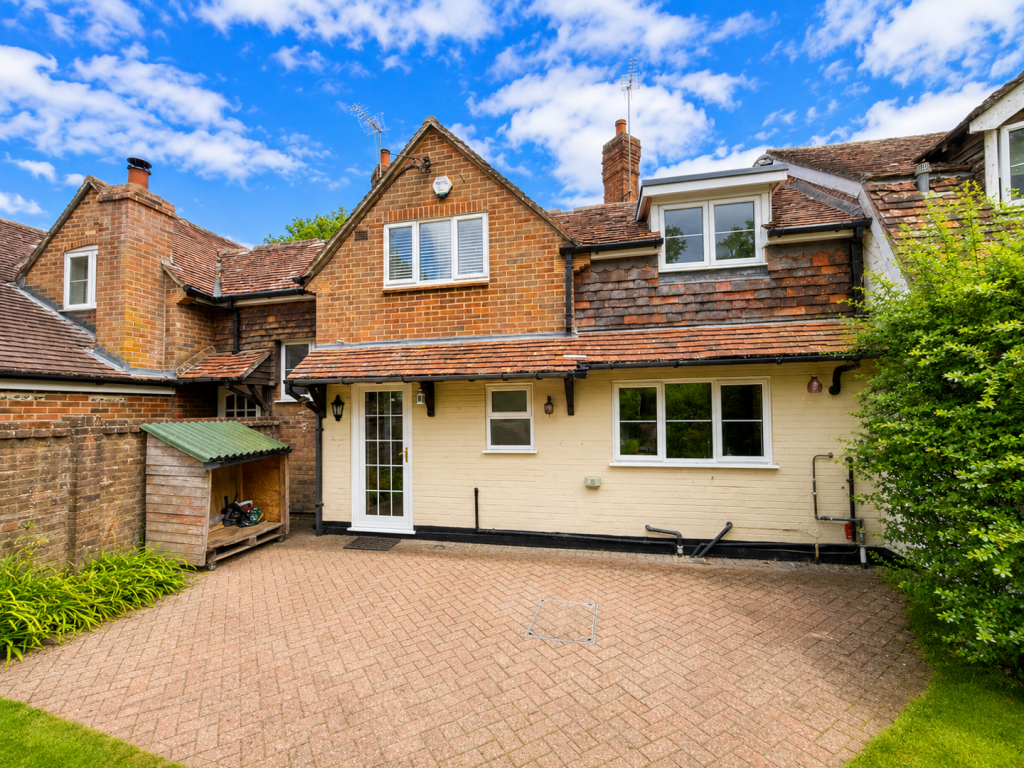 3 bed Semi Detached for rent in Basingstoke. From Brockenhurst Estate Agents - Ludgershall 3 bed Semi Detached for rent in Basingstoke. From Brockenhurst Estate Agents - Ludgershall