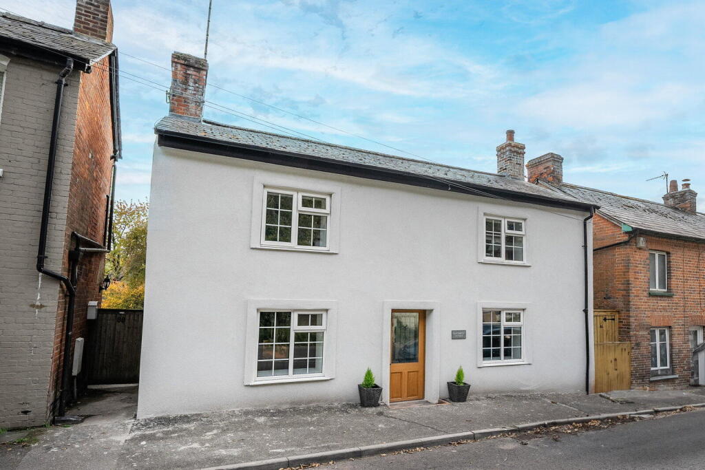3 bed Detached for rent in Whitchurch. From Brockenhurst Estate Agents - Ludgershall