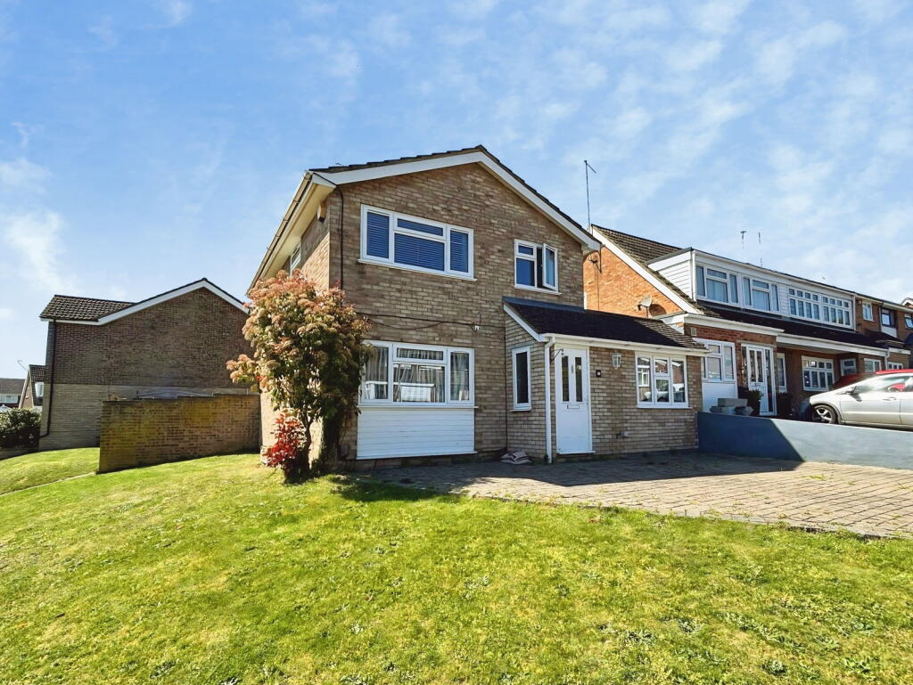 4 bed Detached for rent in Swanley. From Brookbanks Estate Agents - Swanley