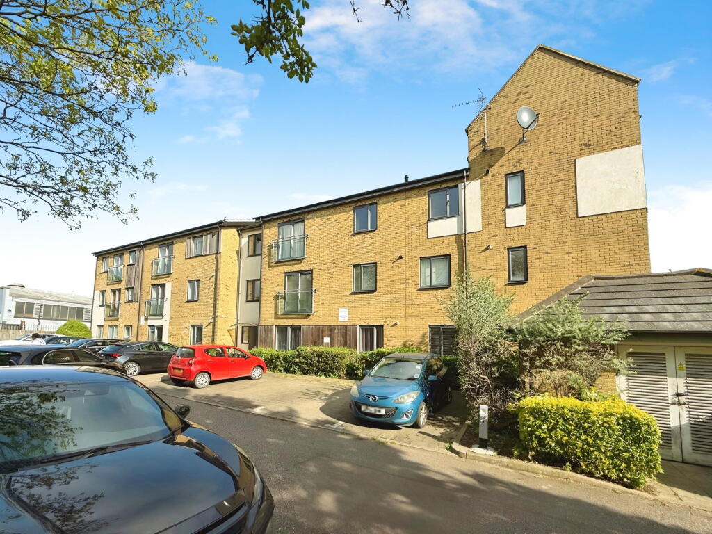 2 bed 1st Floor Flat for rent in Darenth. From Brookbanks Estate Agents - Swanley
