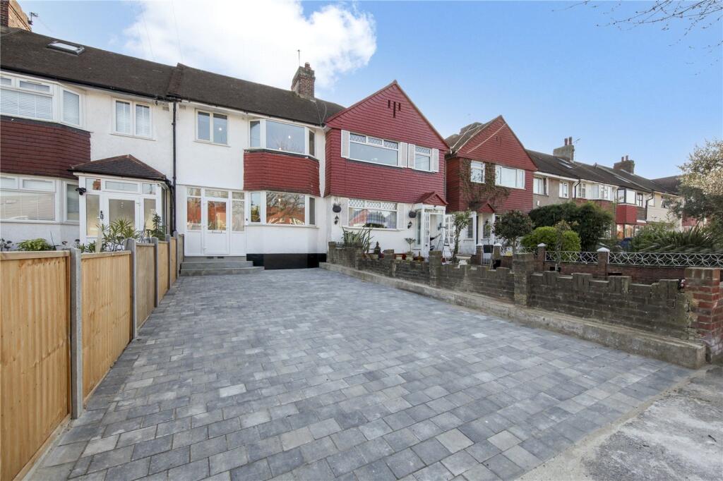 4 bed Mid Terraced House for rent in London. From Bryan & Keegan - London