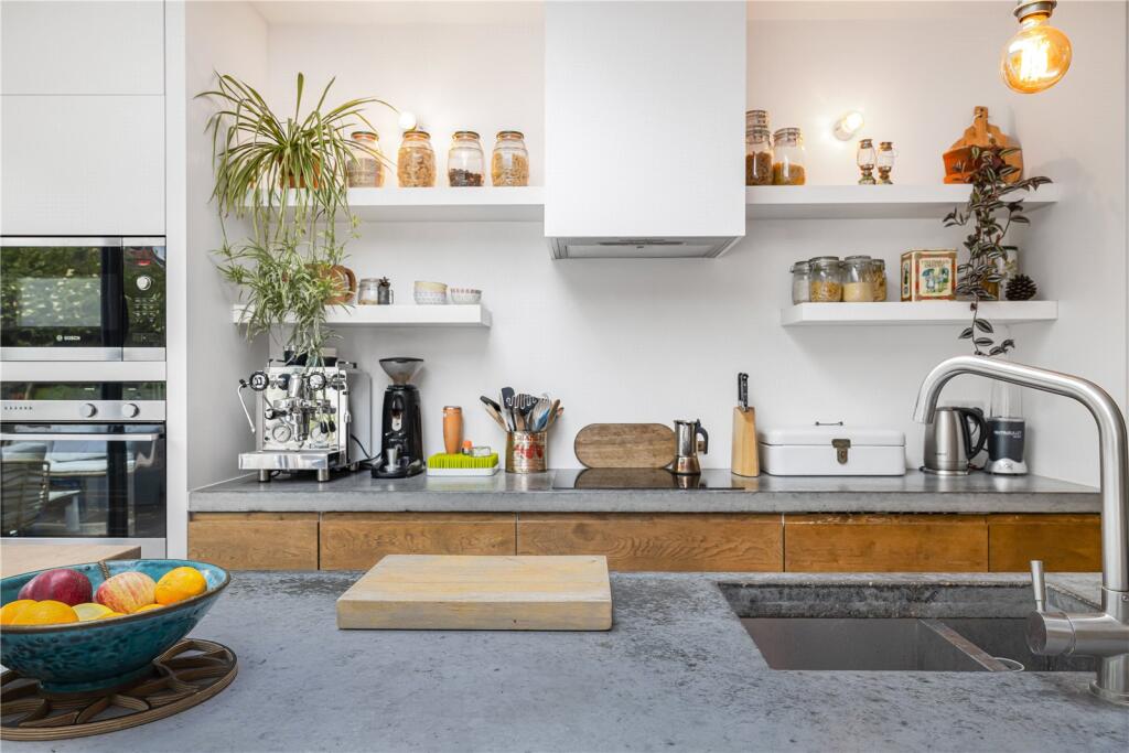 4 bed Mid Terraced House for rent in Catford. From Bryan & Keegan - London