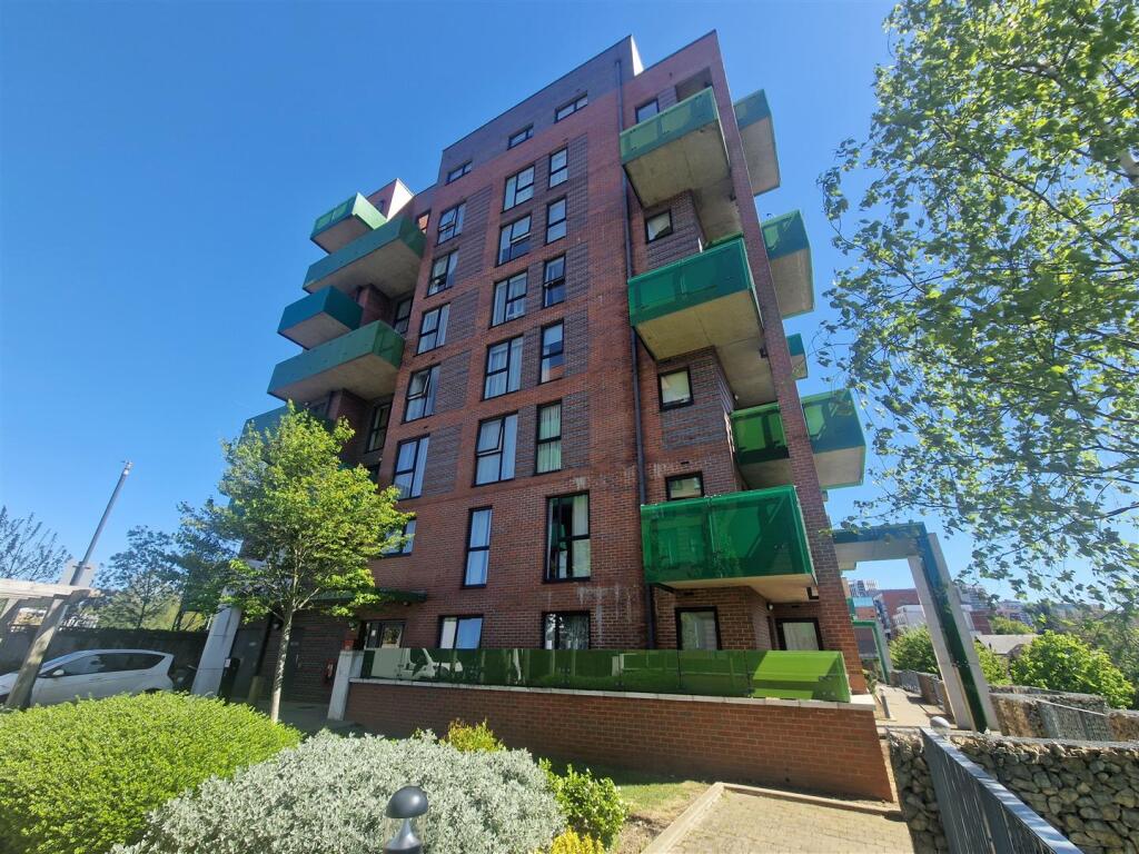 2 bed Apartment for rent in Wembley. From Bryan Maher - Wembley