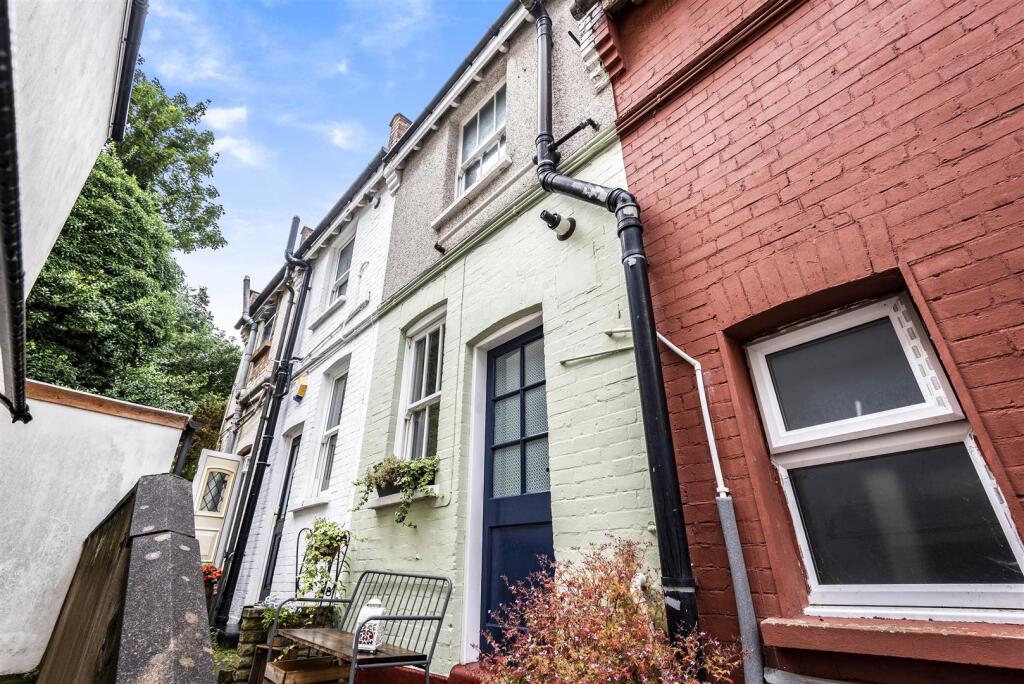 1 bed Mid Terraced House for rent in Wembley. From Bryan Maher - Wembley 1 bed Mid Terraced House for rent in Wembley. From Bryan Maher - Wembley