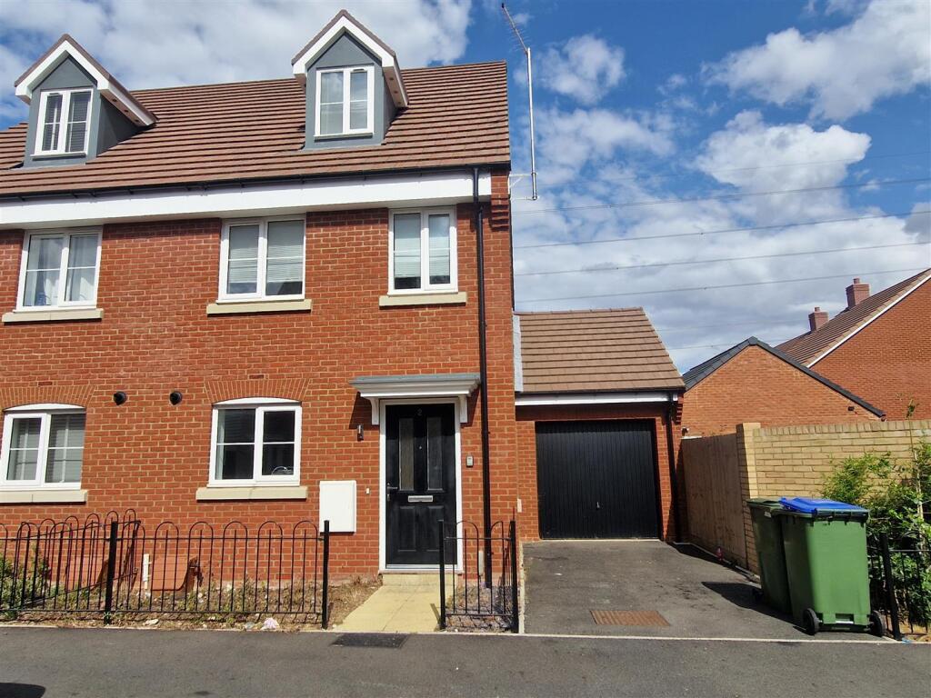 3 bed Semi Detached for rent in Aylesbury. From Bryan Maher - Wembley