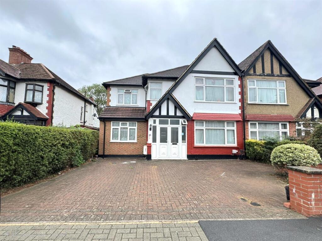 3 bed 1st Floor Flat for rent in Wembley. From Bryan Maher - Wembley