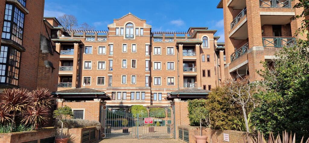 3 bed 1st Floor Flat for rent in Harrow. From Bryan Maher - Wembley