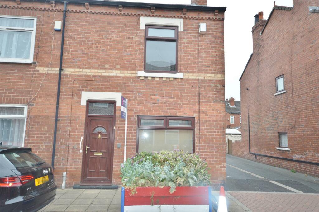 2 bed End Terraced House for rent in Castleford. From Castle Dwellings Ltd