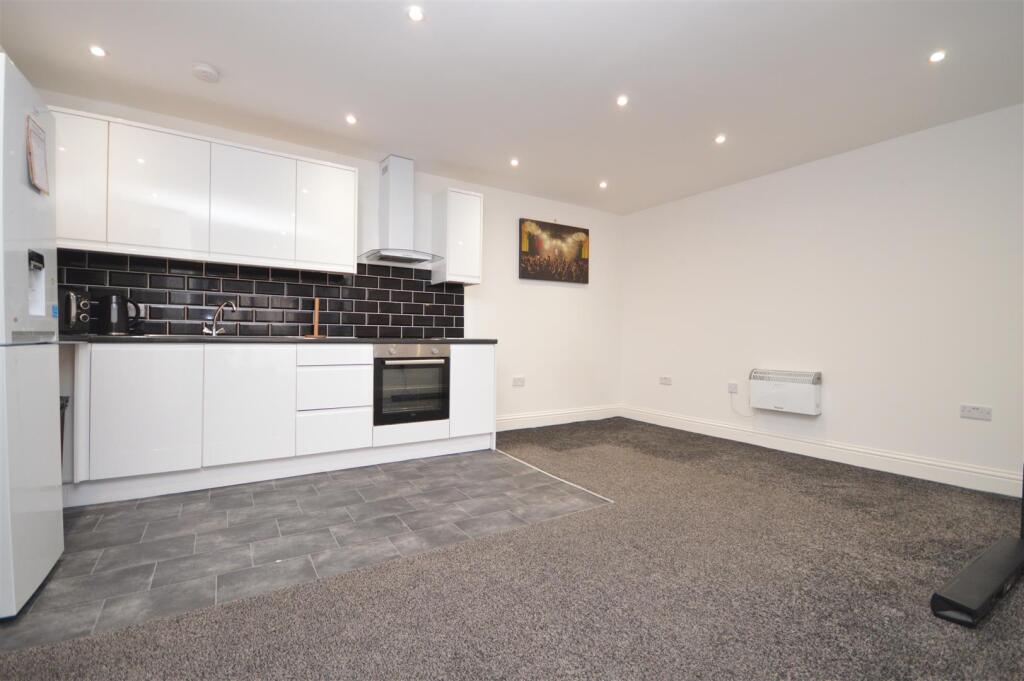 2 bed 1st Floor Flat for rent in Castleford. From Castle Dwellings Ltd - Castleford