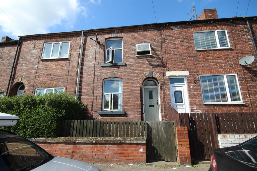 3 bed Mid Terraced House for rent in Castleford. From Castle Dwellings Ltd - Castleford