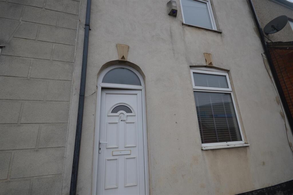 2 bed Mid Terraced House for rent in Castleford. From Castle Dwellings Ltd - Castleford