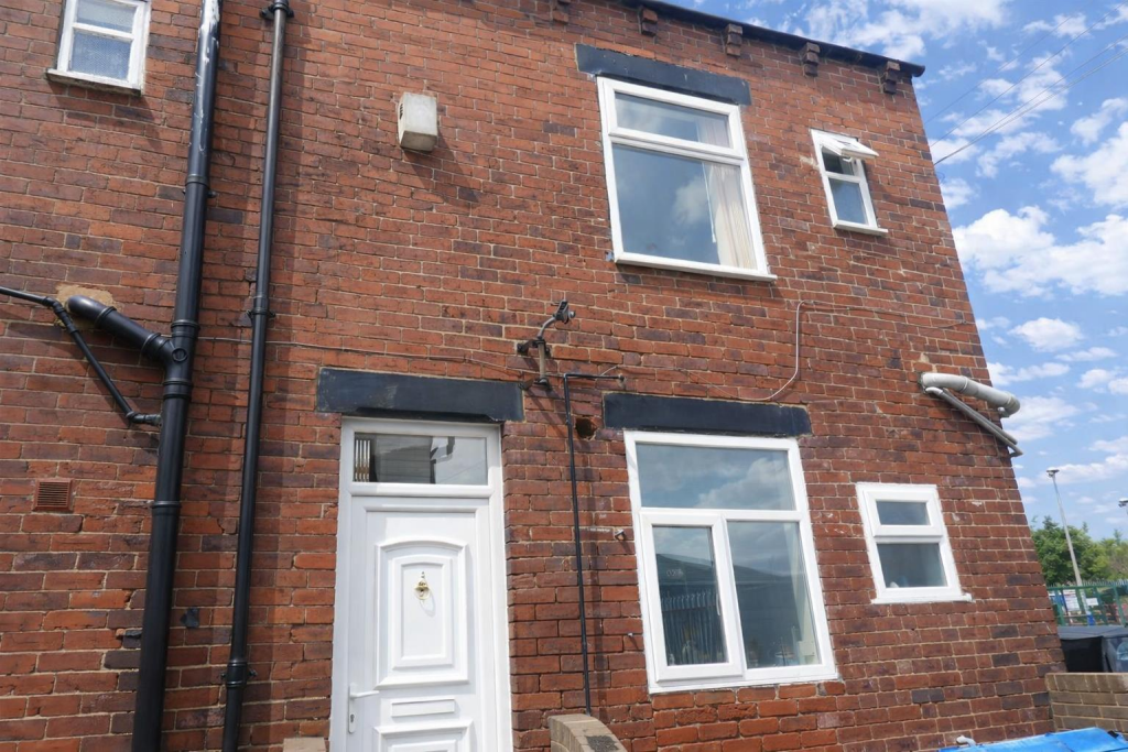 2 bed 1st Floor Flat for rent in Pontefract. From Castle Dwellings Ltd - Castleford