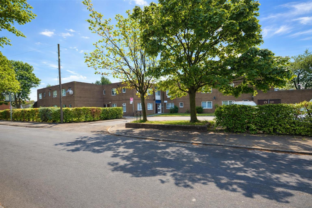 4 bed 1st Floor Flat for rent in South Kirkby. From Castle Dwellings Ltd - Castleford 4 bed 1st Floor Flat for rent in South Kirkby. From Castle Dwellings Ltd - Castleford