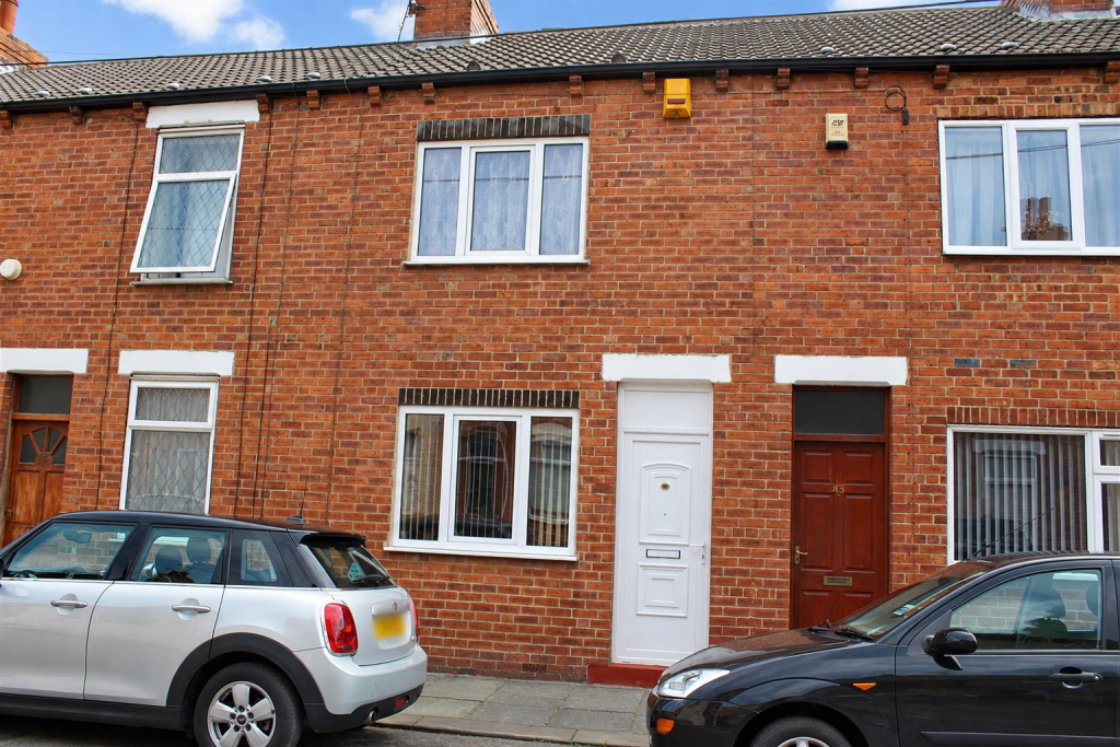 2 bed Mid Terraced House for rent in Castleford. From Castle Dwellings Ltd - Castleford 2 bed Mid Terraced House for rent in Castleford. From Castle Dwellings Ltd - Castleford