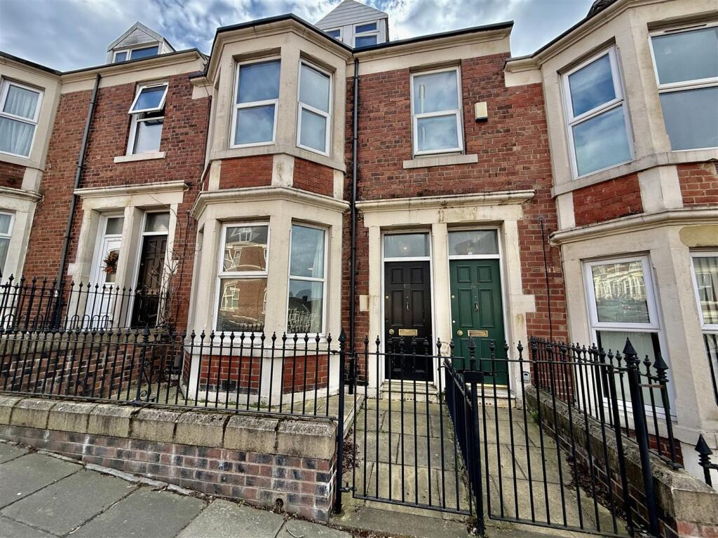 2 bed 1st Floor Flat for rent in Gateshead. From Carousel Estate Agents - Gateshead
