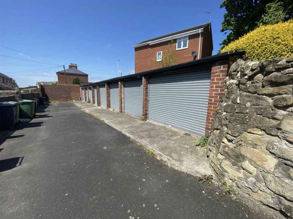4 bed Garages for rent in Springwell. From Carousel Estate Agents - Gateshead 4 bed Garages for rent in Springwell. From Carousel Estate Agents - Gateshead