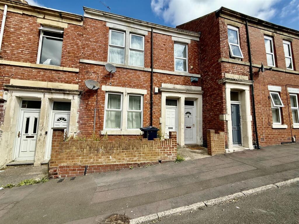 3 bed 1st Floor Flat for rent in Gateshead. From Carousel Estate Agents - Gateshead