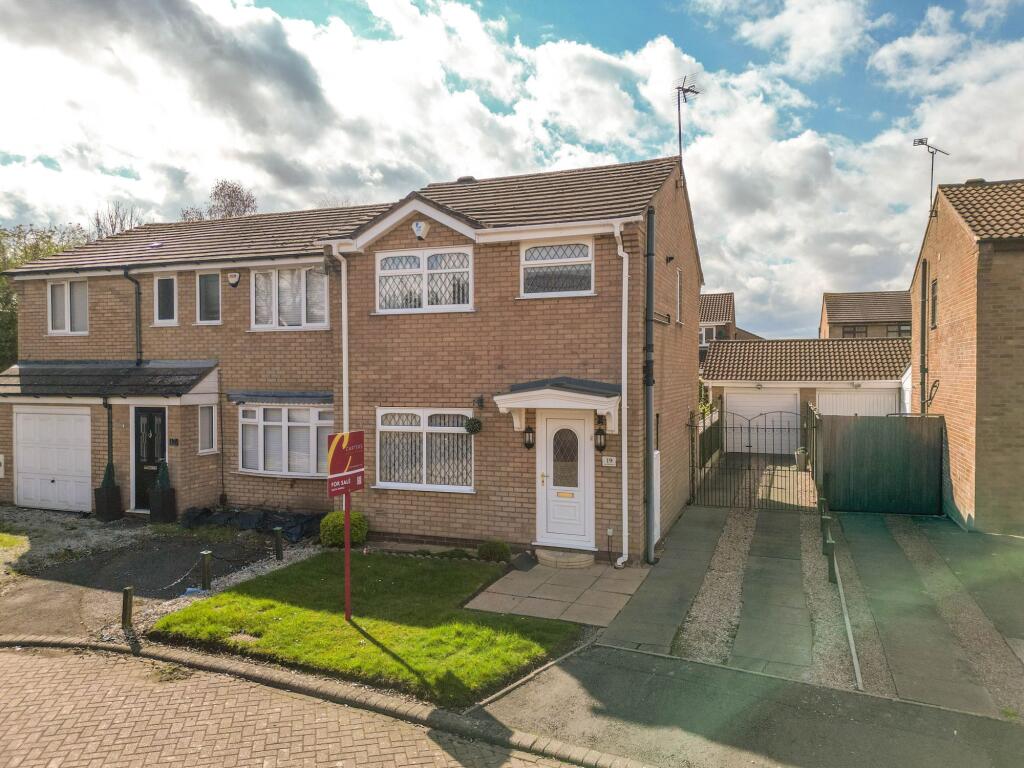 3 bed Semi Detached for rent in Bedworth. From Carters Estate Agents - Nuneaton