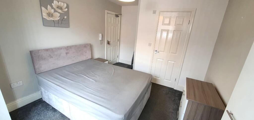 5 bed Mid Terraced House for rent in Doncaster. From Kembles Estates - Doncaster