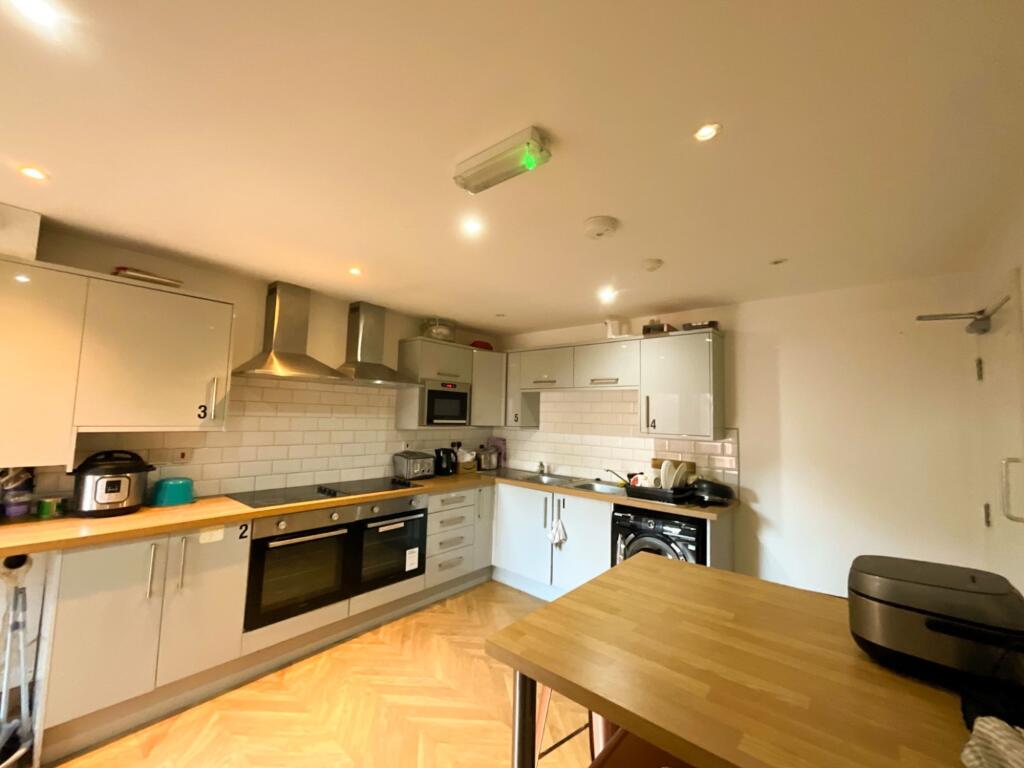 5 bed Mid Terraced House for rent in Doncaster. From Kembles Estates - Doncaster