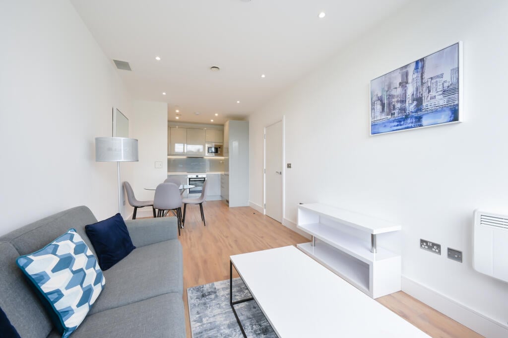 1 bed 1st Floor Flat for rent in Ealing. From Grand City Property - Westgate House