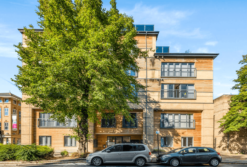 1 bed 1st Floor Flat for rent in Slough. From Grand City Property - GCP (Portfolio)