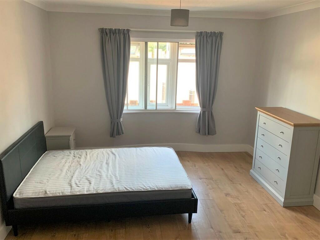 1 bed HMO for rent in Addlestone. From Castle Wildish - Hersham/Walton on Thames