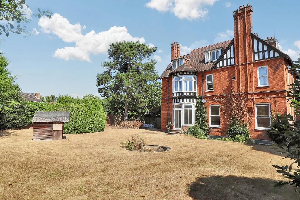 2 bed House (unspecified) for rent in Weybridge. From Castle Wildish - Hersham