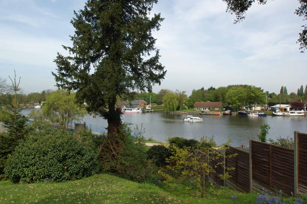 2 bed House (unspecified) for rent in Walton-on-Thames. From Castle Wildish - Hersham 2 bed House (unspecified) for rent in Walton-on-Thames. From Castle Wildish - Hersham