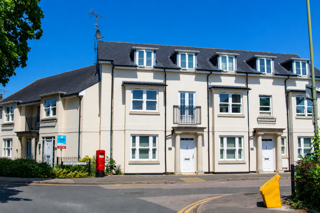 2 bed House (unspecified) for rent in Walton-on-Thames. From Castle Wildish - Hersham