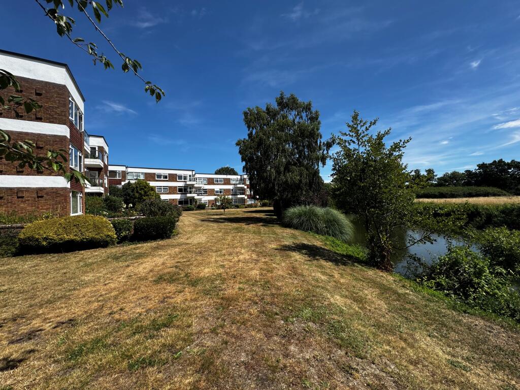 2 bed Apartment for rent in Burwood Park. From Castle Wildish - Hersham