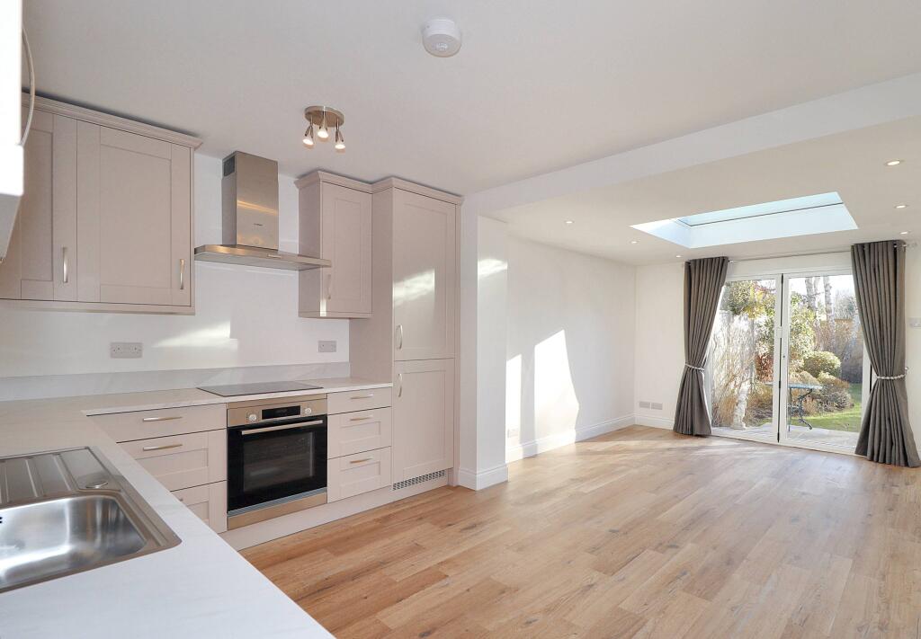 1 bed House (unspecified) for rent in Burwood Park. From Castle Wildish - Hersham