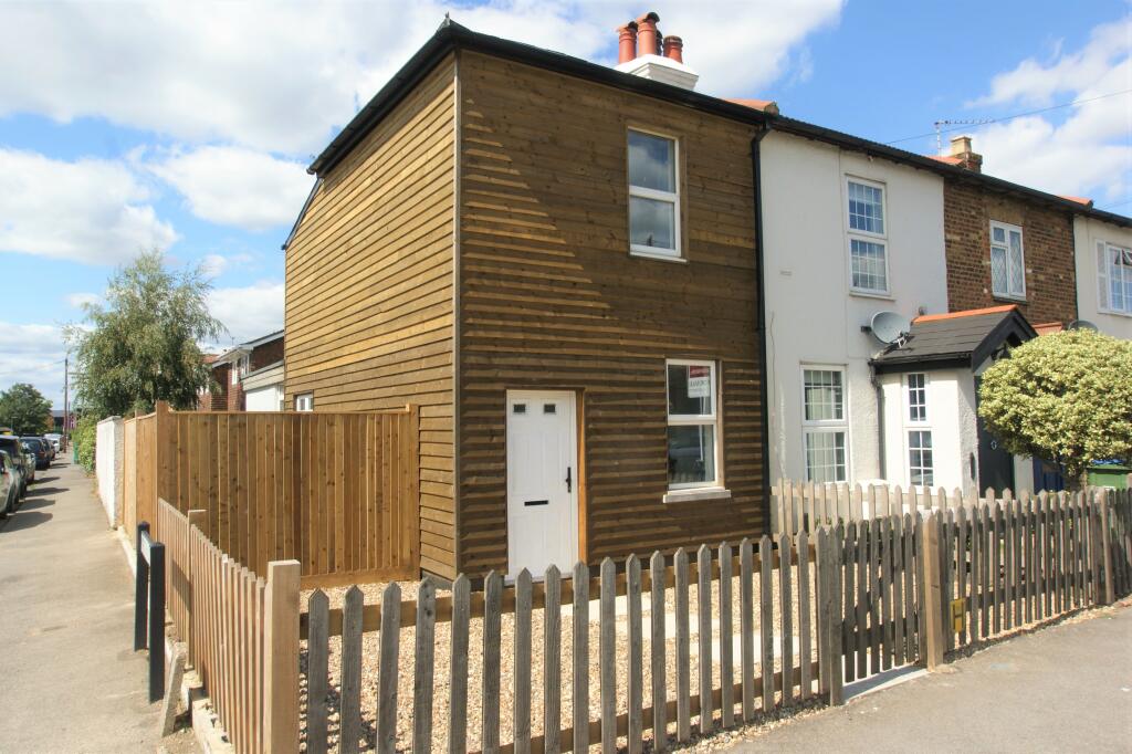 2 bed End of Terrace for rent in Walton-on-Thames. From Castle Wildish - Hersham 2 bed End of Terrace for rent in Walton-on-Thames. From Castle Wildish - Hersham