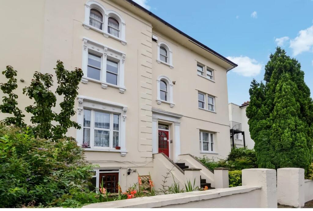 1 bed 1st Floor Flat for rent in Surbiton. From Castle Wildish - Hersham 1 bed 1st Floor Flat for rent in Surbiton. From Castle Wildish - Hersham