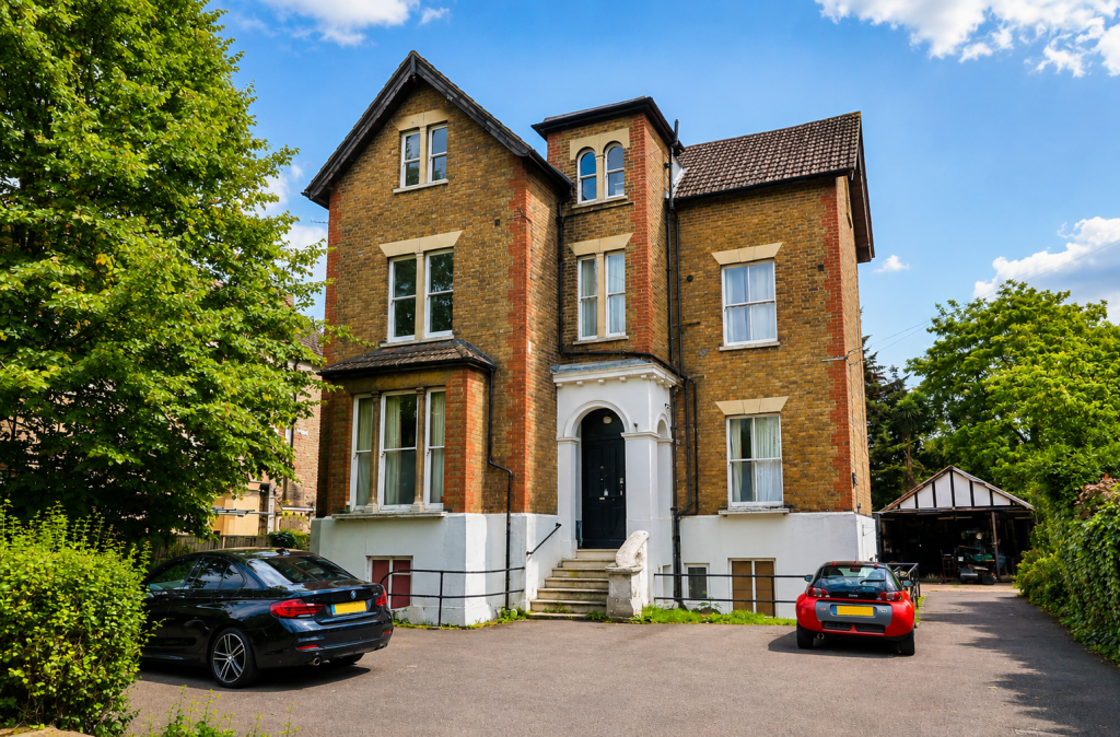3 bed 1st Floor Flat for rent in East Molesey. From Castle Wildish - Hersham