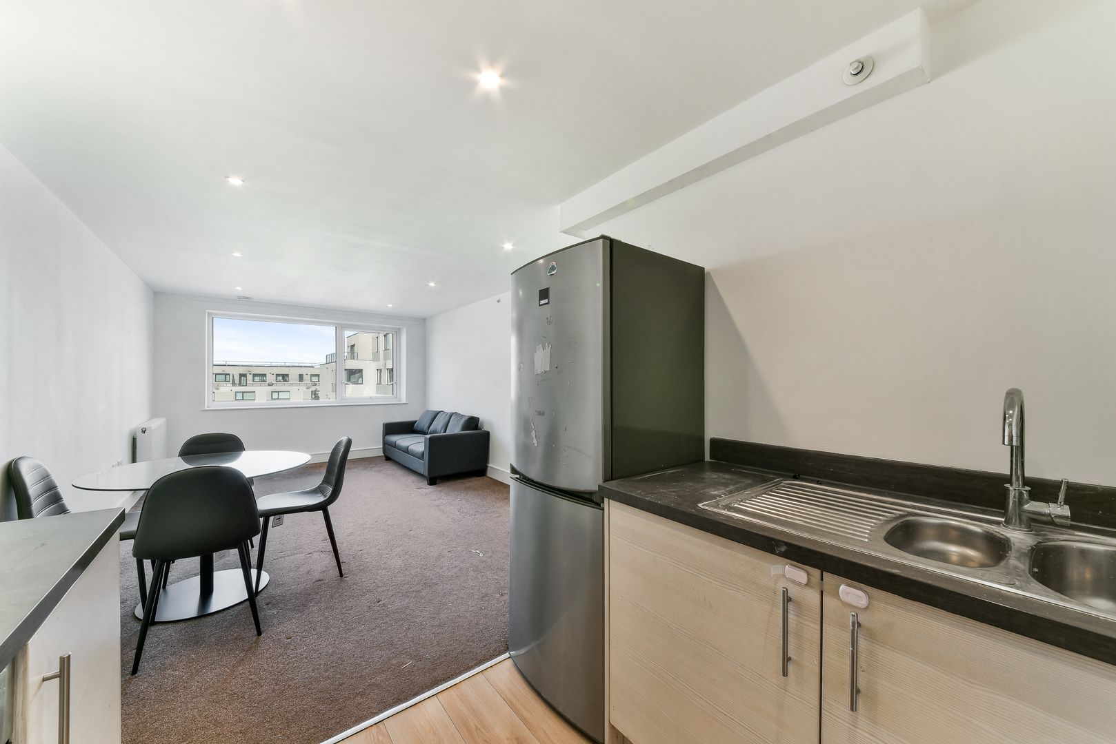 2 bed 1st Floor Flat for rent in Stanwell. From Grand City Property - West Plaza